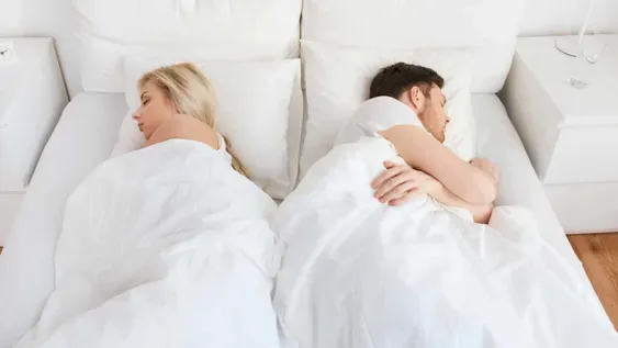 Por qué es importante el lado de la cama que se elige para dormir
