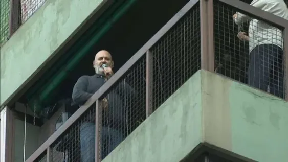 Falleció Julio Irigoyen, el tenor que le cantaba a sus vecinos desde el balcón