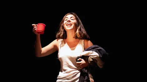 Diario de Cuyo | JUEVES 19.  Sobre “mi humo al sol”. Autoría: Manuel García Migani (Mendoza). Intérpretes: Andrea Gentili, Gema Vera, GuadaHerrera y Romina Pereyra.