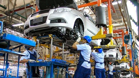 La industria se derrumbó 5,6% en agosto, en lo que fue la cuarta baja consecutiva