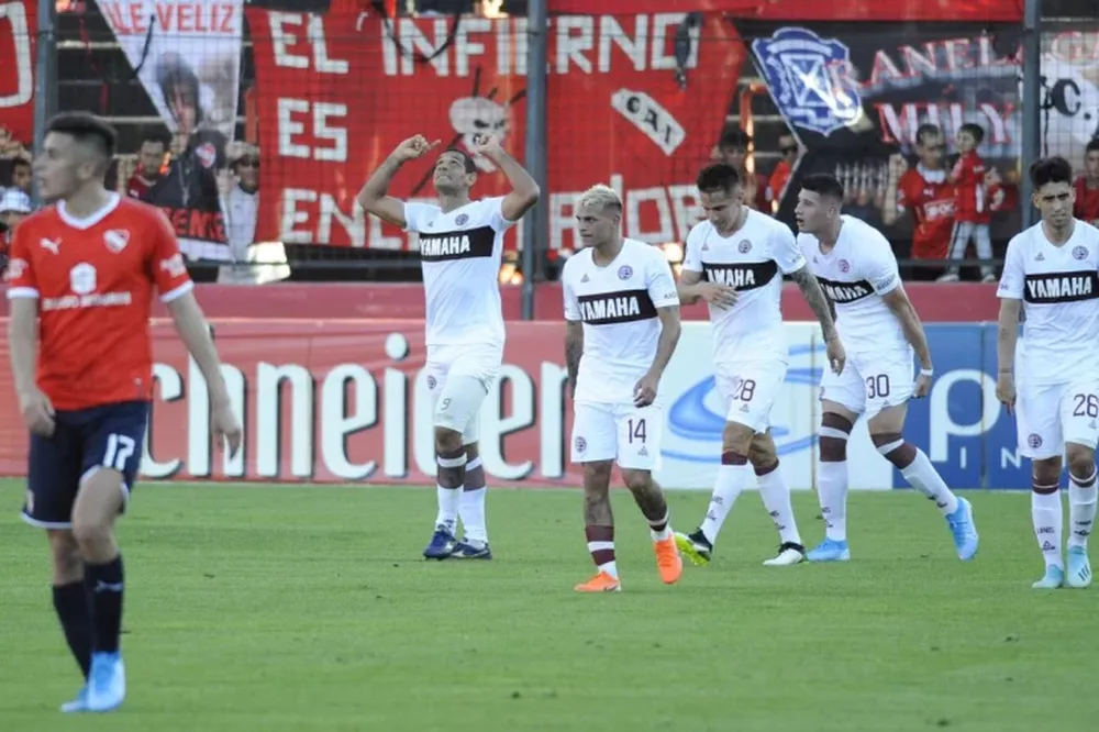 Lanús le ganó a Independiente y es el único puntero