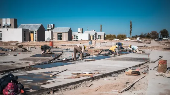 DESAFÍO. La obra pública empezó con problemas de financiamiento, debido a que Nación dejó de enviar dinero y a la aceleración de la inflación. 