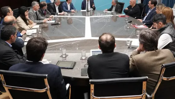 Industriales logran compromiso para destrabar las importaciones locales