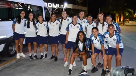 Nacionales. Las chicas de la selección sanjuanina de futsal jugarán de este jueves en Rosario el Nacional.
