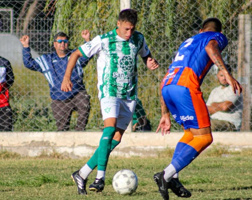Puntero. Desamparados manda solo en el Torneo Apertura tras empatar con Minero.