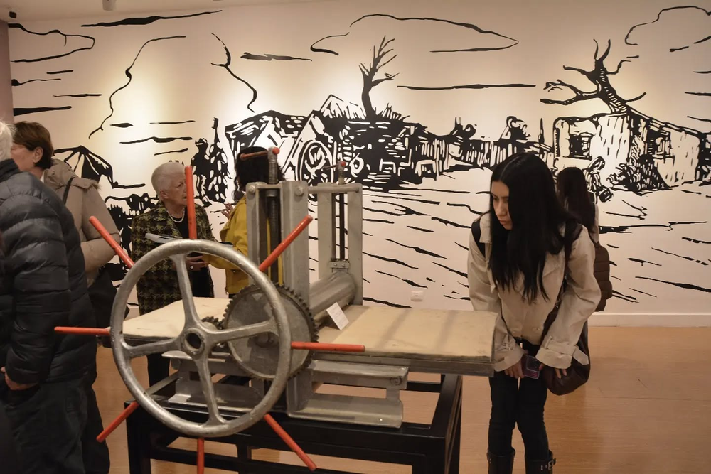 En el marco de Proyecto Grabado 2026, el Museo Franklin Rawson también exhibe muestras temáticas, como la que rinde tributo a José María Pineda, uno de los pioneros del grabado sanjuanino.