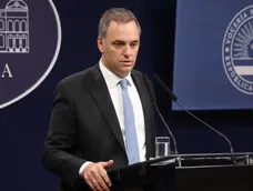 La denuncia contra Manuel Adorni se originó por el traslado de su esposa en un viaje oficial a Nueva York. La denuncia contra Manuel Adorni se originó por el traslado de su esposa en un viaje oficial a Nueva York.