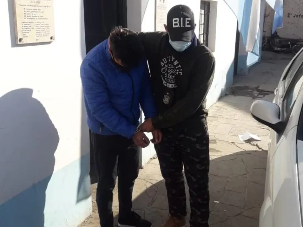 Una mujer acordó un encuentro con el hombre que vendía su celular robado para recuperarlo