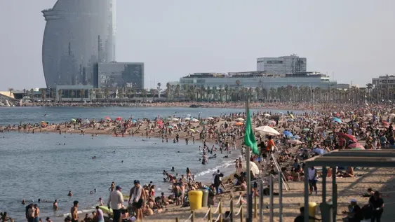 España y su primer domingo en libertad con playas concurridas
