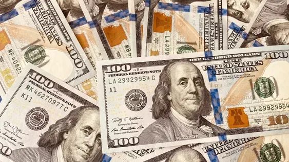 El dólar oficial retrocede, pero la volatilidad de las tasas mantiene en alerta al mercado