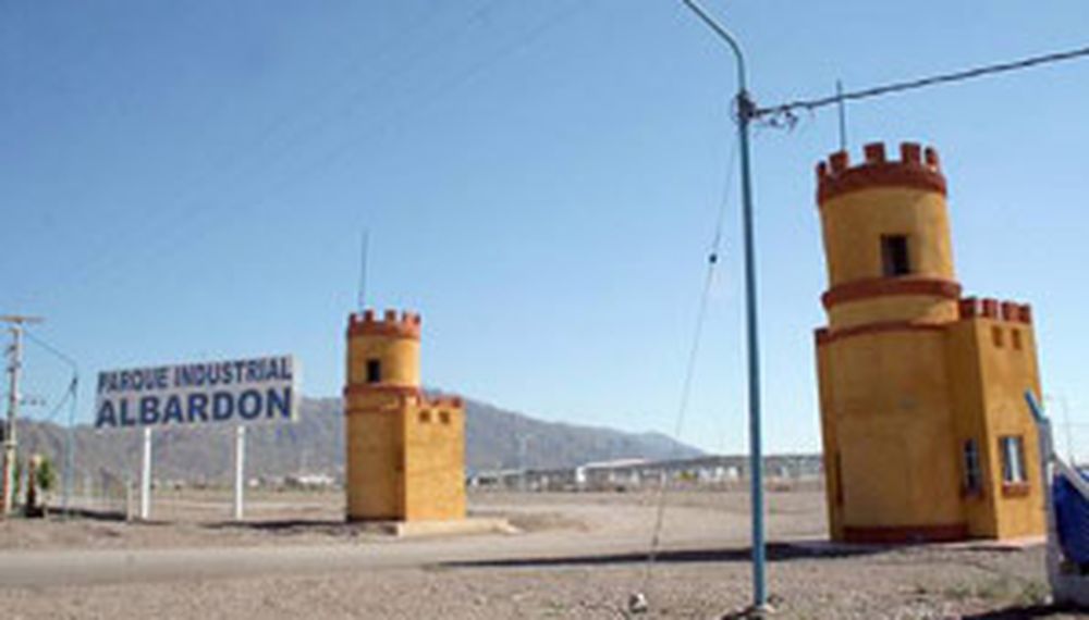 YPF comienza a construir su planta en Albardón