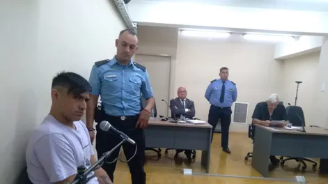 Esteban Exequiel Herrera (izquierda) se negó a firmar un juicio abreviado. Enfrenta cargos que pueden acarrearle prisión perpetua.