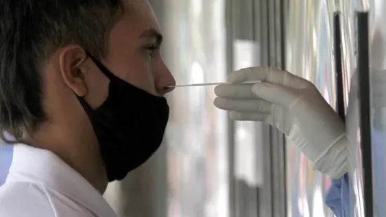 Cambio de criterio: quiénes deben testearse para saber si tienen coronavirus, en San Juan