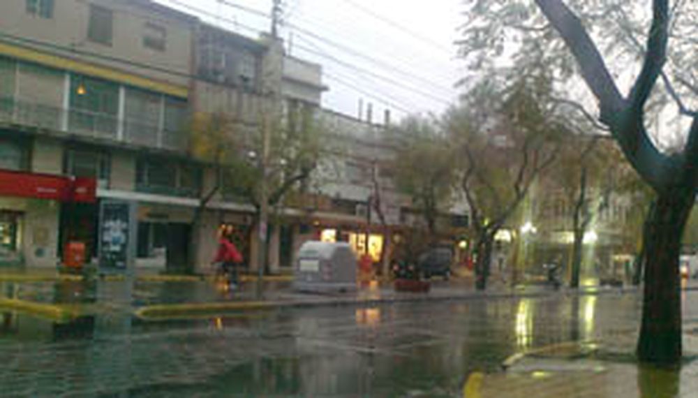 Sigue la lluvia y el viento Sur