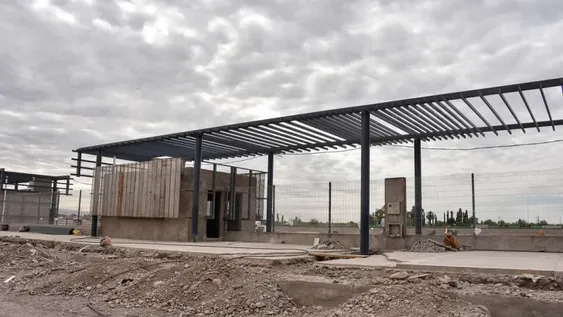 A poco más de un mes del inicio de la FNS, el nuevo predio ferial tiene un avance del 82%