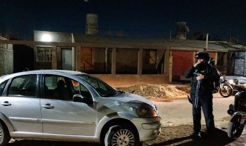 Fuga y persecución de película en Rivadavia: recuperaron un auto robado pero los delincuentes se escaparon