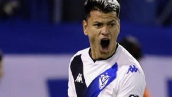 Boca se arriesga visitando a Vélez