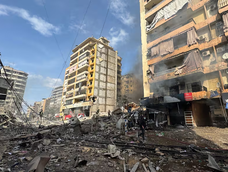 Escombros en el lugar de un ataque aéreo de Israel en el surde Beirut. Escombros en el lugar de un ataque aéreo de Israel en el surde Beirut.