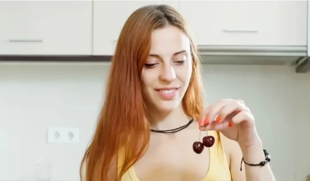 Cuál es la fruta que contiene melatonina y ayuda a dormir bien