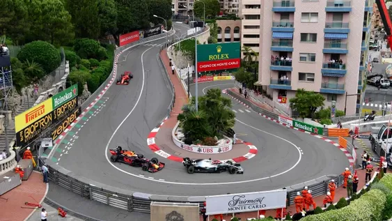 Hamilton ganó de punta a punta en Mónaco y le dedicó su festejo a Niki Lauda