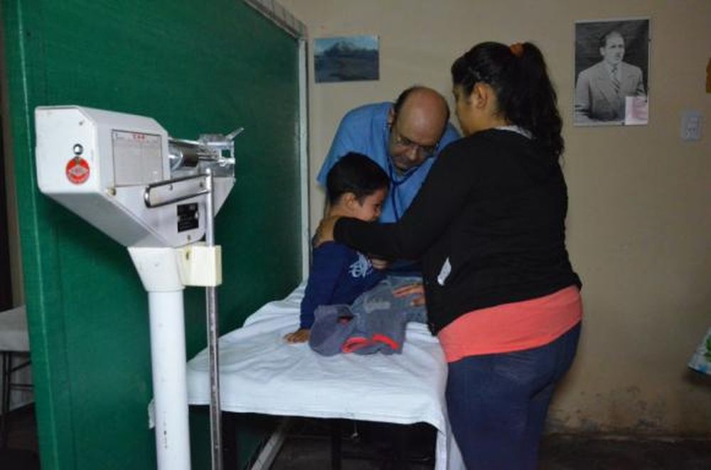 Una minera, en un operativo de salud para los jachalleros