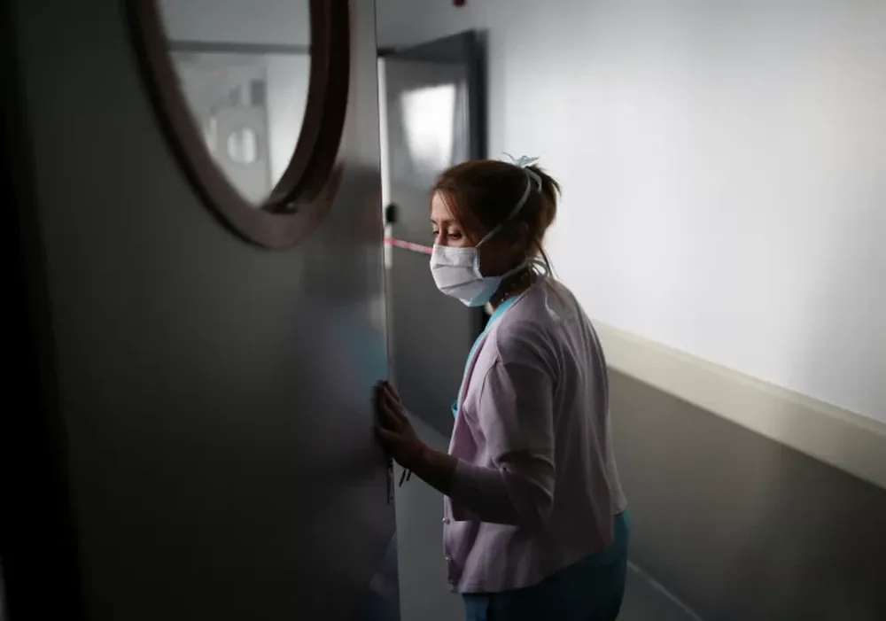 Confirmaron 949 contagios y 14 muertes por coronavirus en las últimas 24 horas en el país