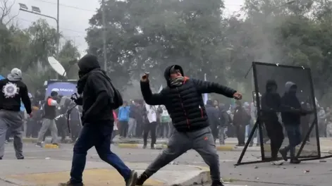 Caos y ataques en Jujuy por la reforma de la Constitución