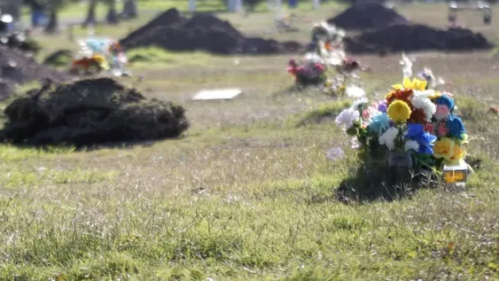 Escándalo: dos exhumaciones y tres familias afectadas por la equivocación en una morgue