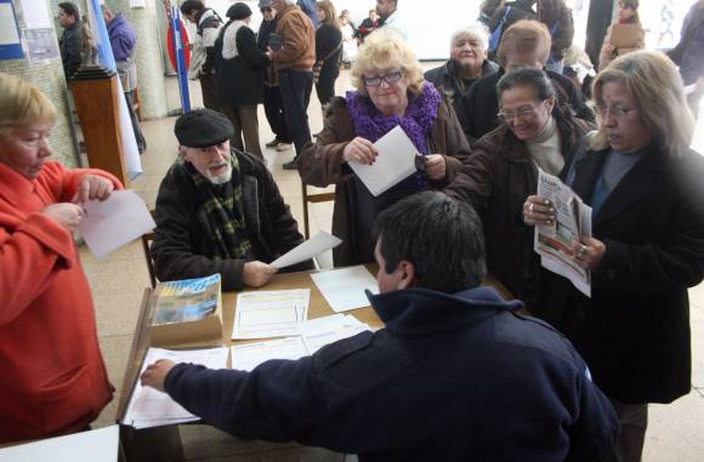 Arrancó la tarjeta para jubilados, y hay dudas