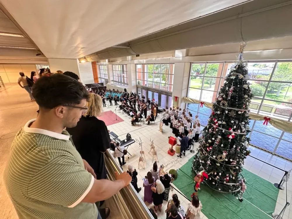 El concierto de villancicos en el Centro Cívico sorprendió y emocionó a todos los presentes.