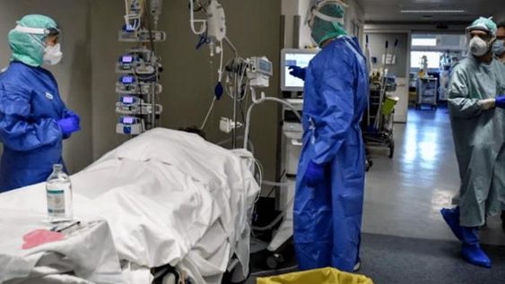 Confirmaron 53 muertos más  por coronavirus y ya suman 2.426 las víctimas en el país