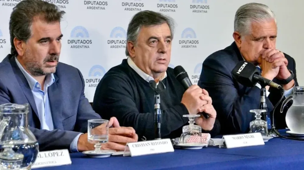 La oposición busca avanzar con un juicio político al Presidente por desobedecer a la Corte