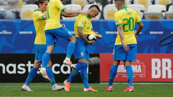 Brasil aplastó a Perú y le allanó el camino a Argentina