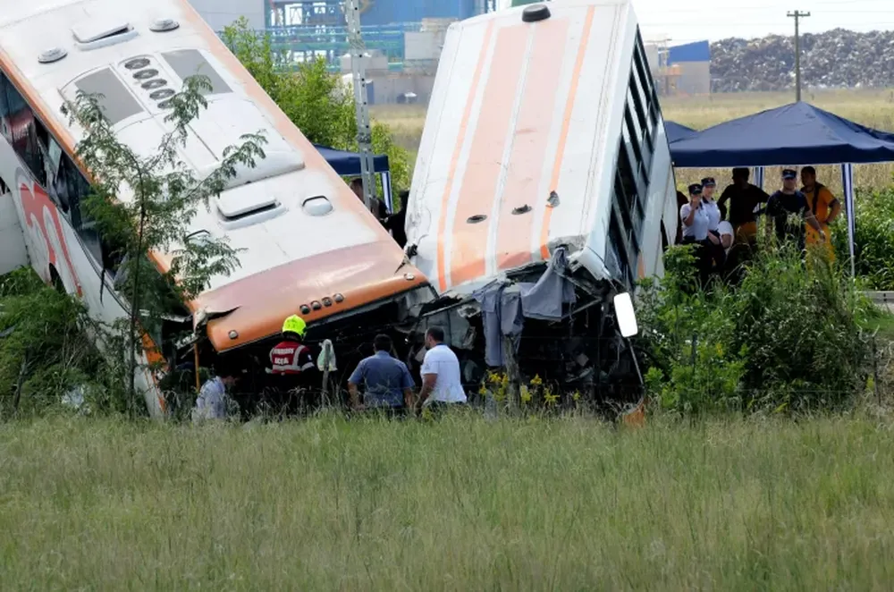 Al menos 12 muertos por un choque entre dos colectivos