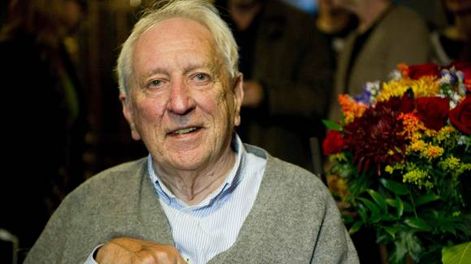 El Nobel vuelve a premiar poesías
