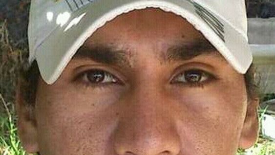 No se puso guantes y acabó electrocutado