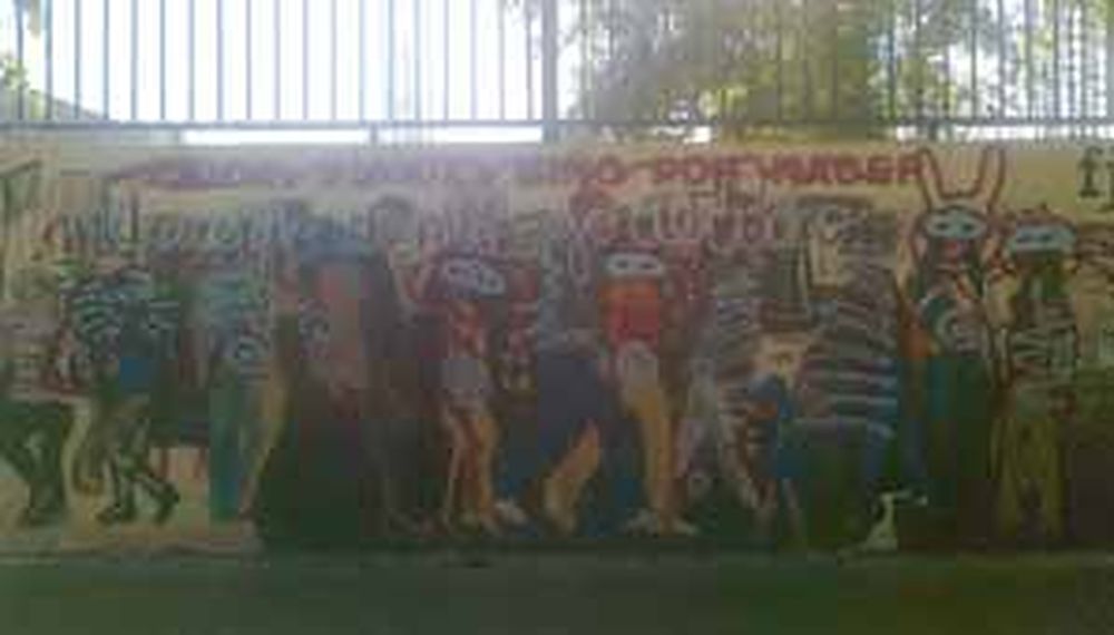 Con pintadas y grafitis destruyen un mural anti aborto