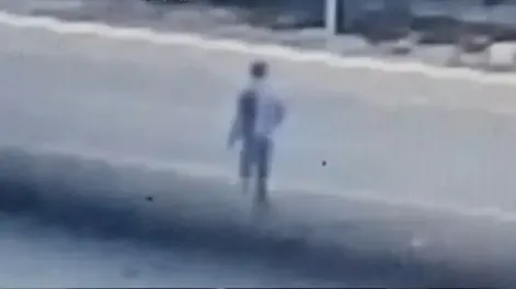 Peña Espejo quedó captado por las cámaras de seguridad de la zona donde ocurrió la agresión sexual.