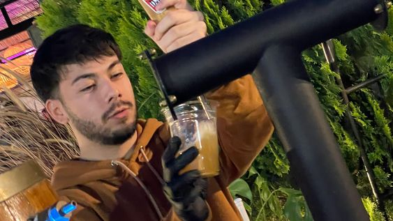emanuel vazquez, el sanjuanino por adopcion que comenzo con un par de ollas hace tres anos y hoy busca posicionar su cerveza artesanal