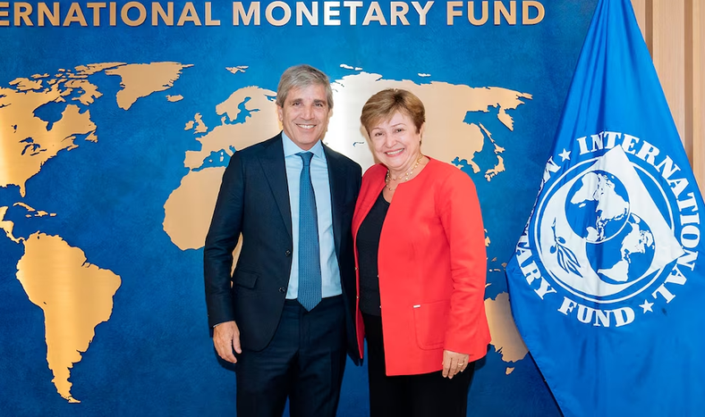 Ministro de Económia, Luis Caputo, Junto a Kristalina Georgieva, jefa del FMI