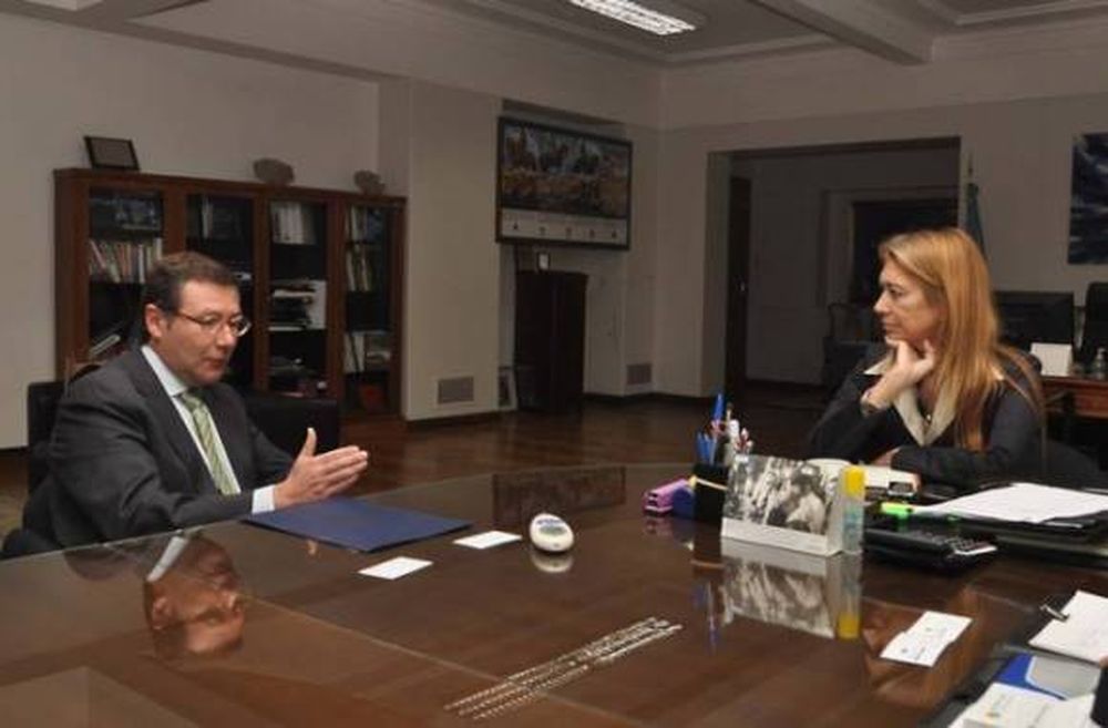 Giorgi exhortó a fabricar bienes y a la compra local