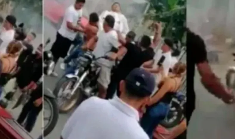Sacaron el cadáver de su amigo del cajón para darle una vuelta en moto