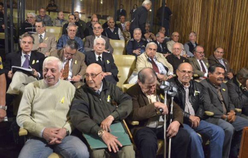 Fotos de represores  atizaron la polémica