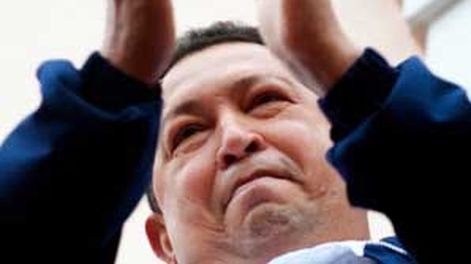 Hugo Chávez enfrenta un postoperatorio delicado