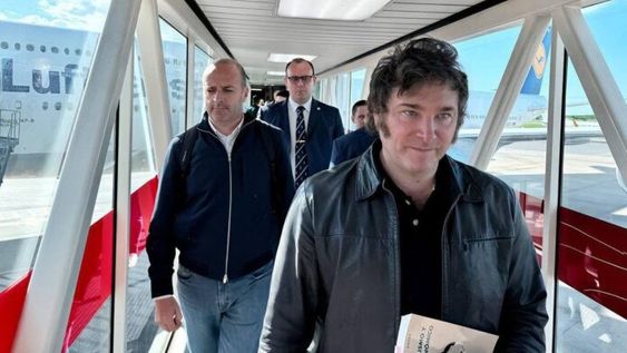 Tras el escándalo de los audios, Javier Milei suspendió su viaje a Las Vegas y viaja solo a Los Ángeles