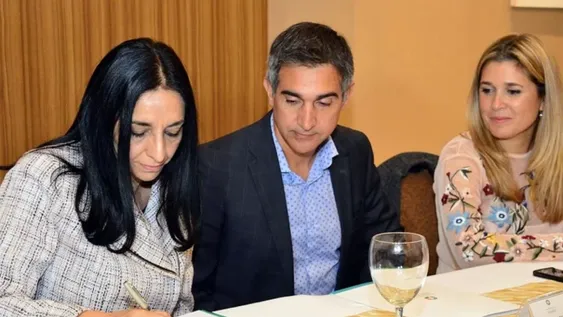 Capital: desde becas para los alumnos hasta plazas con sus padrinos