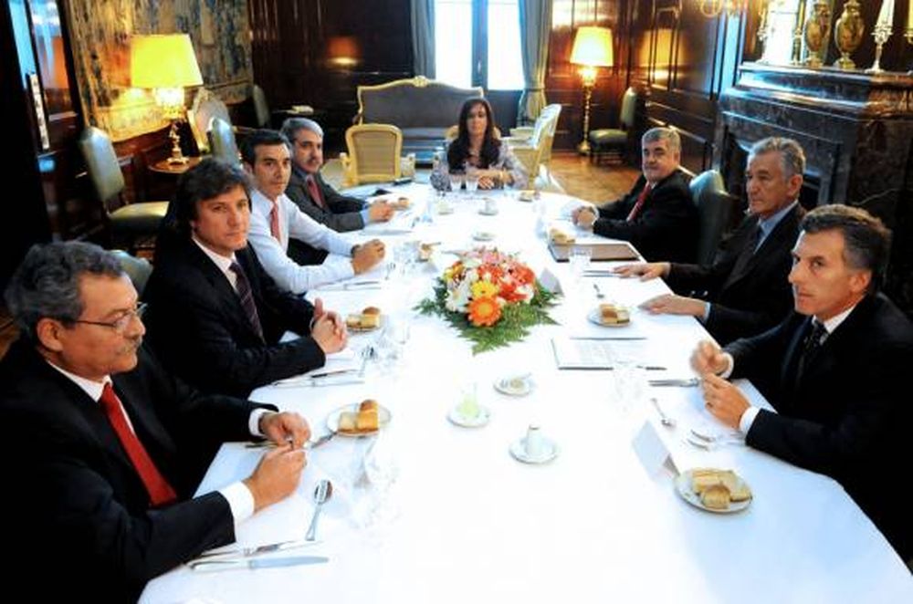 Sin punto de encuentro, por deudas y reservas