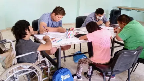 Con juegos y pintura los ayudan a poder salir de la angustia que les provocó la pandemia