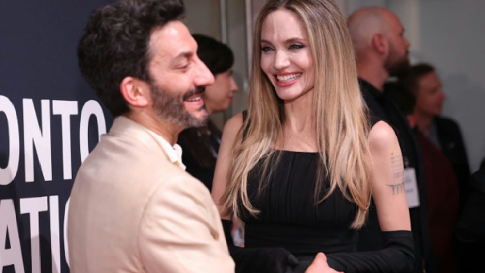 Minuj&iacute;n&nbsp; y la directora, Angelina Jolie, en la previa de Toronto
