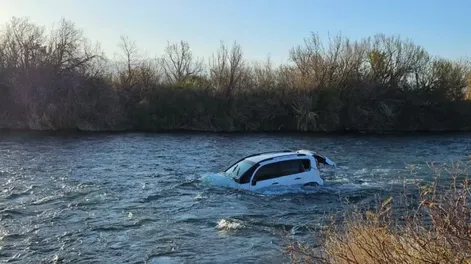 Misterio en Zonda por un vehículo que estaba sumergido bajo el agua